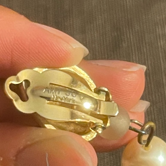 Amy Jo New York Earrings - Picture 6 of 7